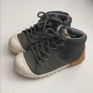 Toddler size 10 boots 😍